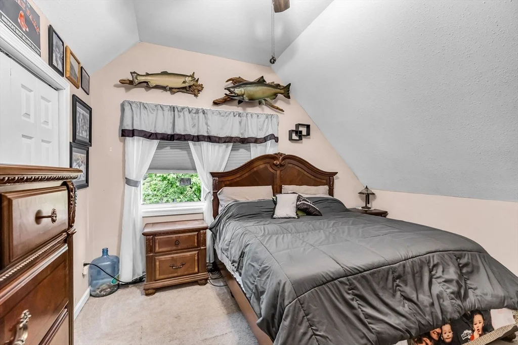 Photo of 302 Middlefield Rd
