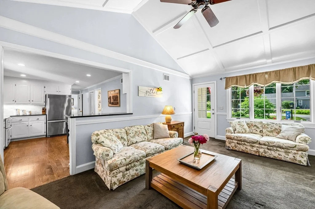 Photo of 6 Brookmont Dr
