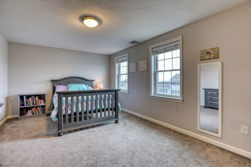 Photo of 44 Gedney Dr