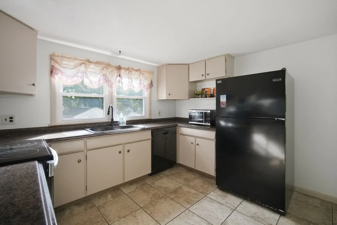 Photo of 6 Sasur St