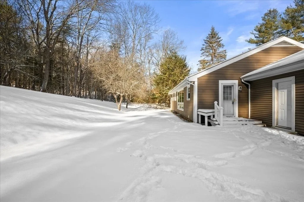 Photo of 256 Worcester Rd