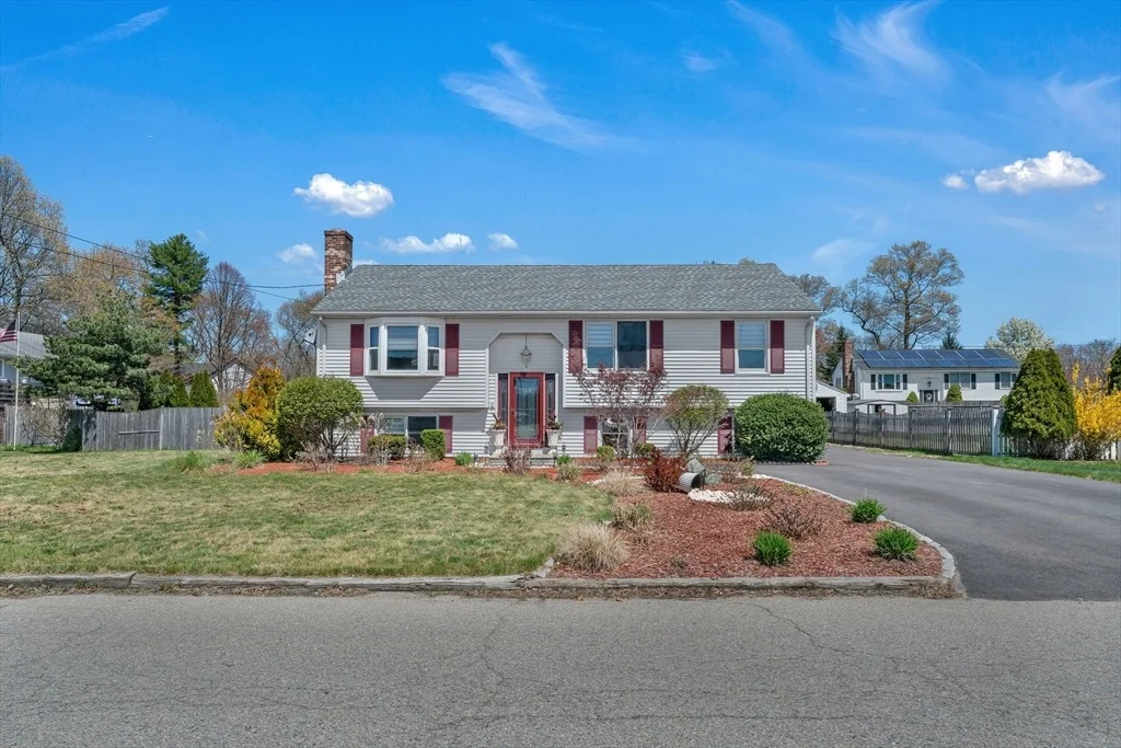 Photo of 8 Park Cir
