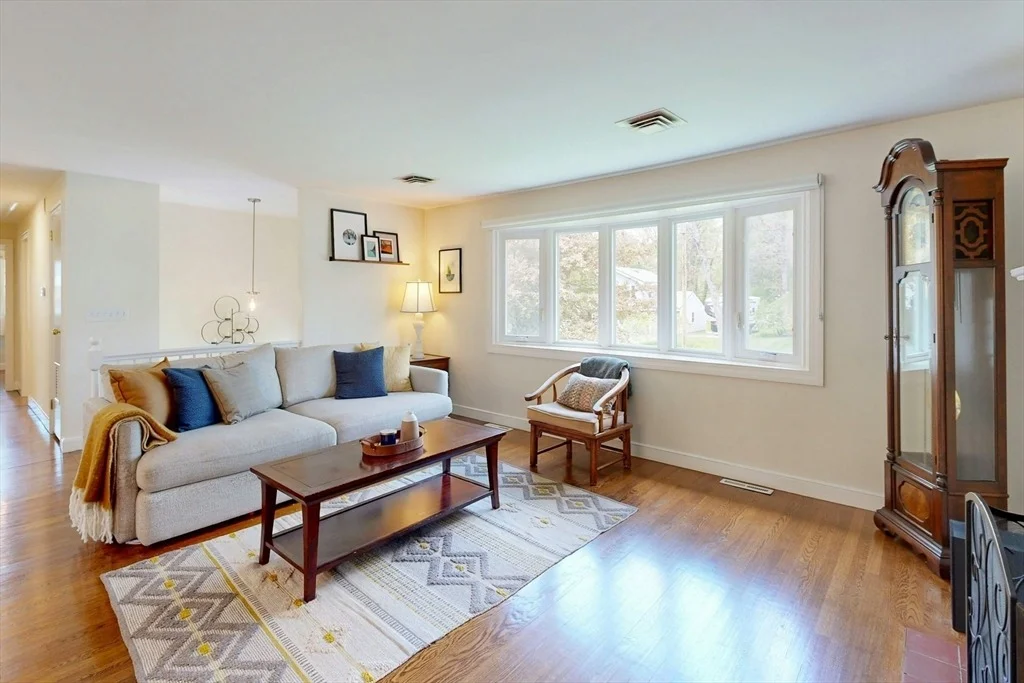 Photo of 18 Emerson Rd