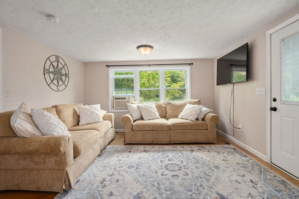 Photo of 10 Riverside Dr