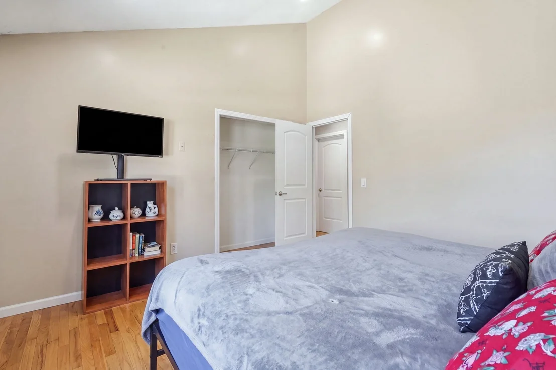 Photo of 191 Lamont St