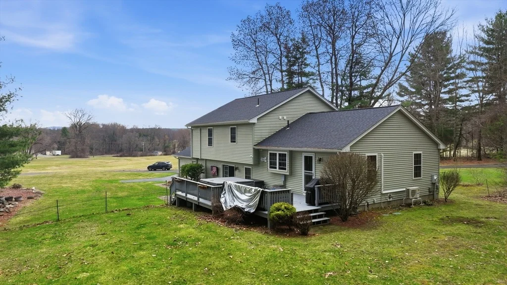 Photo of 7 Hillside Meadows Dr