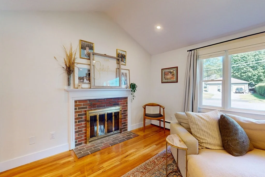Photo of 10 Glen Cir