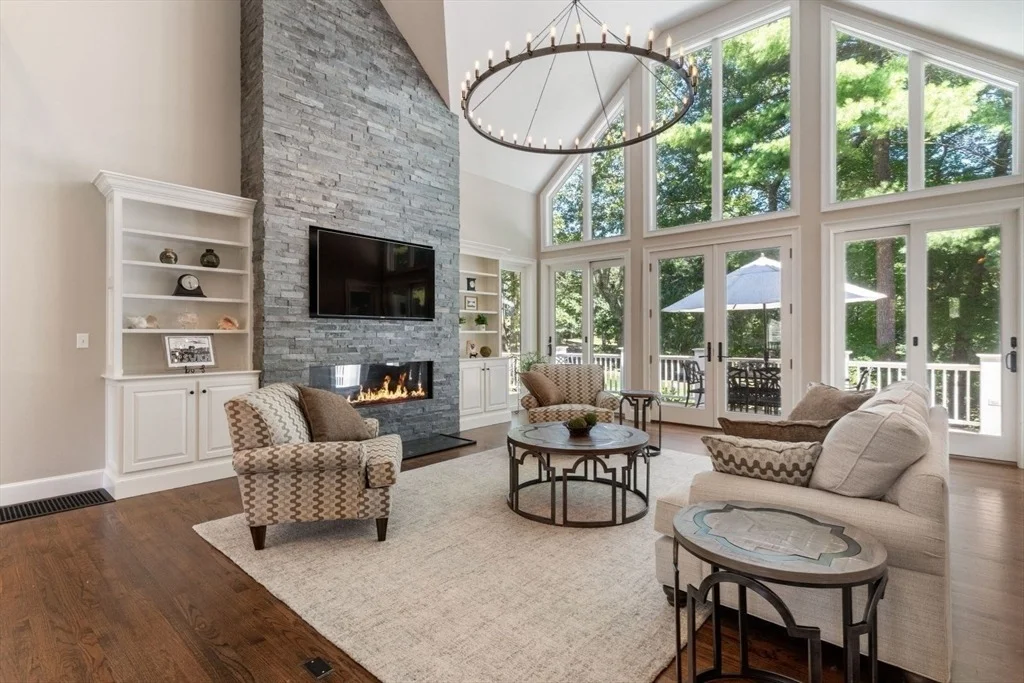 Photo of 10 Hawk Hill Ln