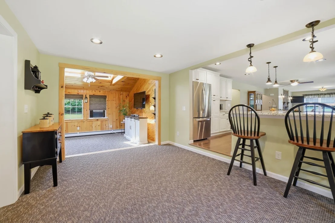 Photo of 425 River Road