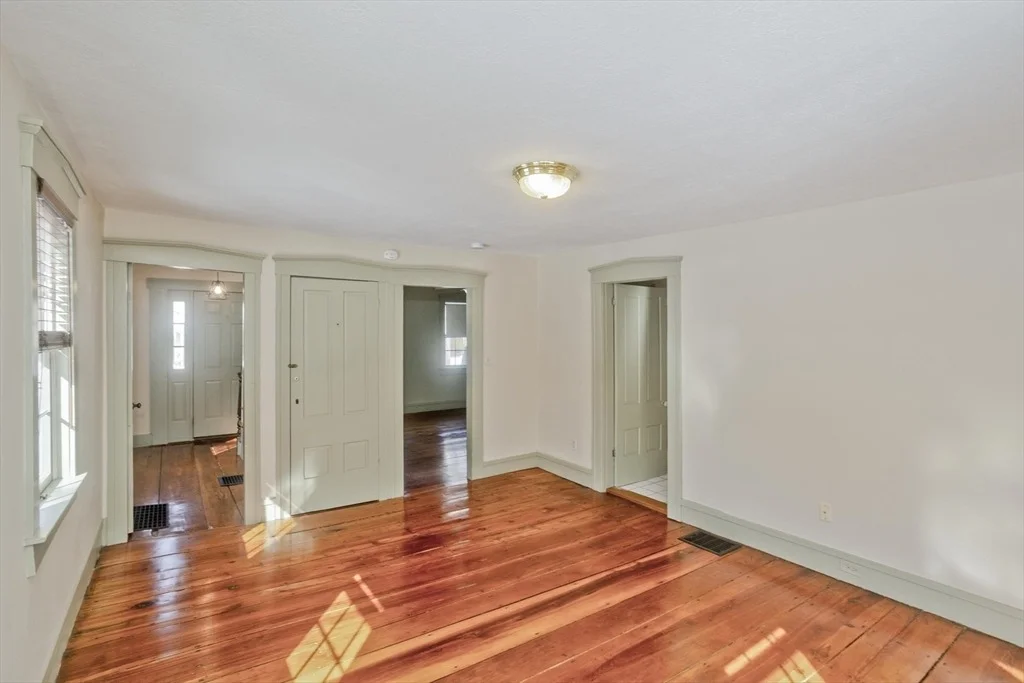 Photo of 172 Main St