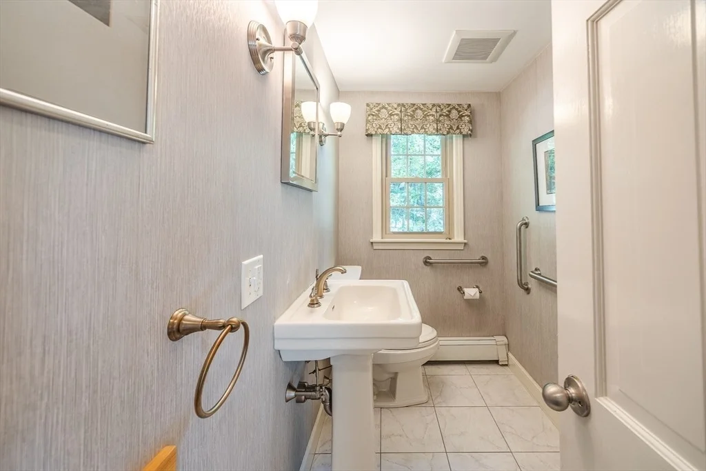 Photo of 21 Pine Ridge Circle