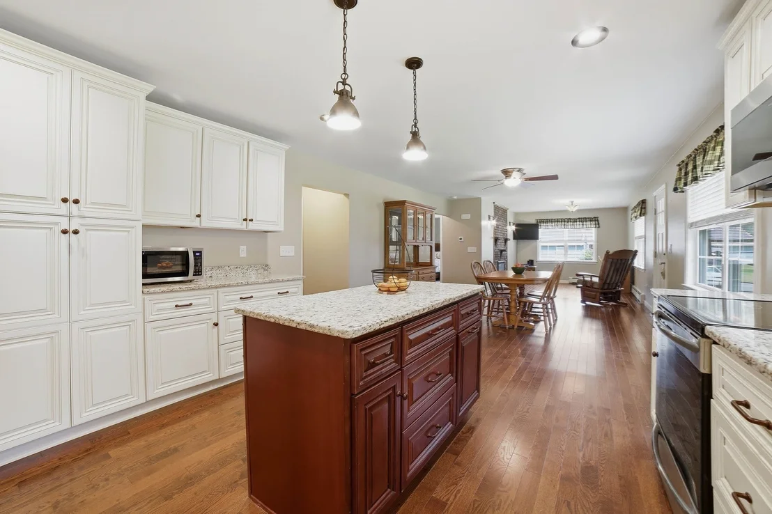 Photo of 425 River Road