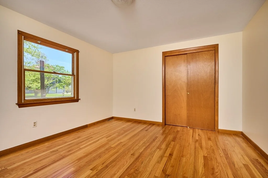 Photo of 89 Pondview Dr