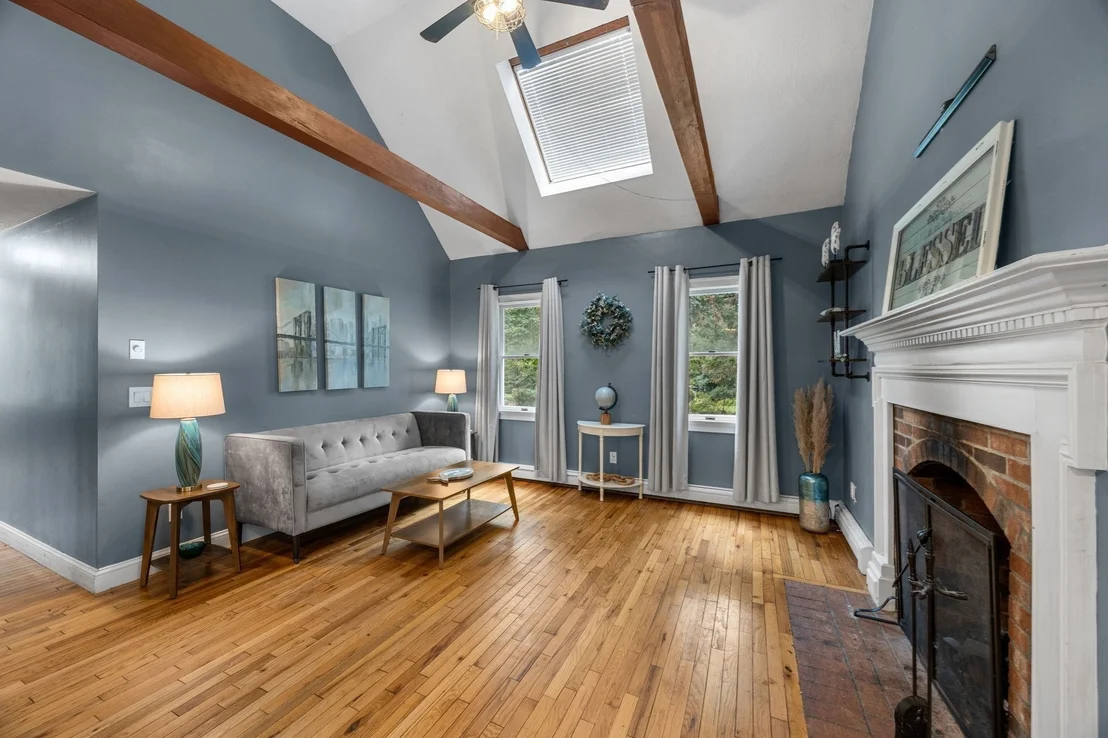 Photo of 2 Sharon Ln