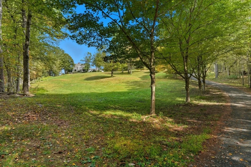 Photo of 901 Roaring Brook Road