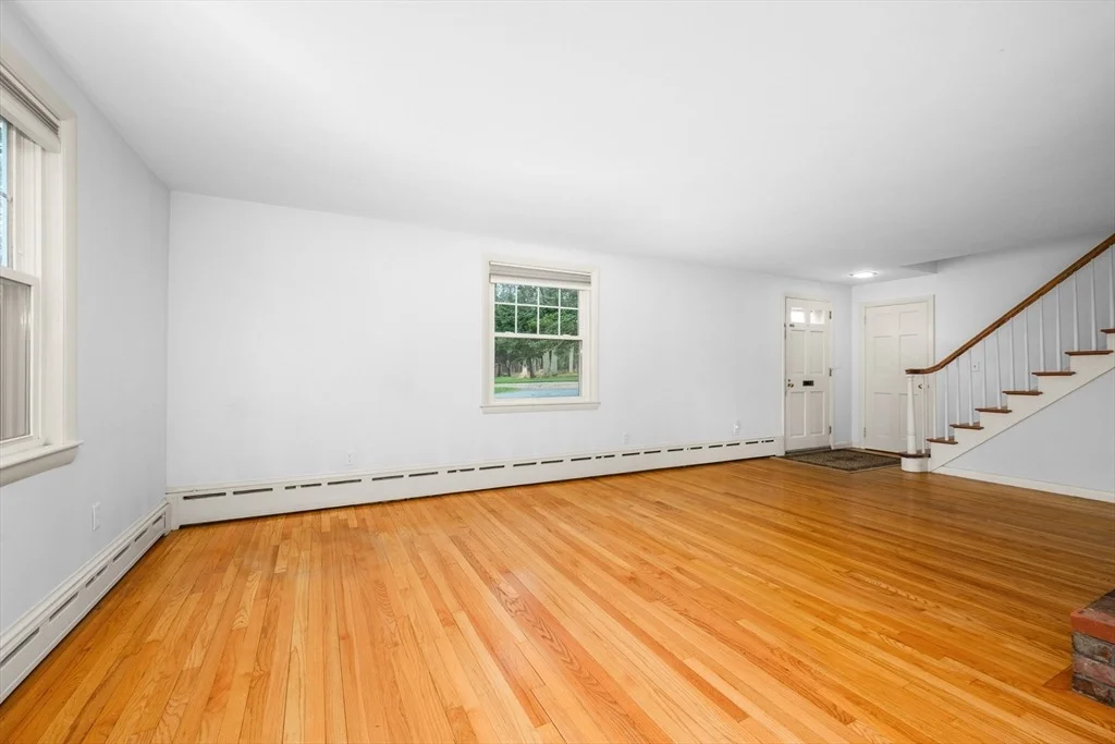 Photo of 42 Oak Ln