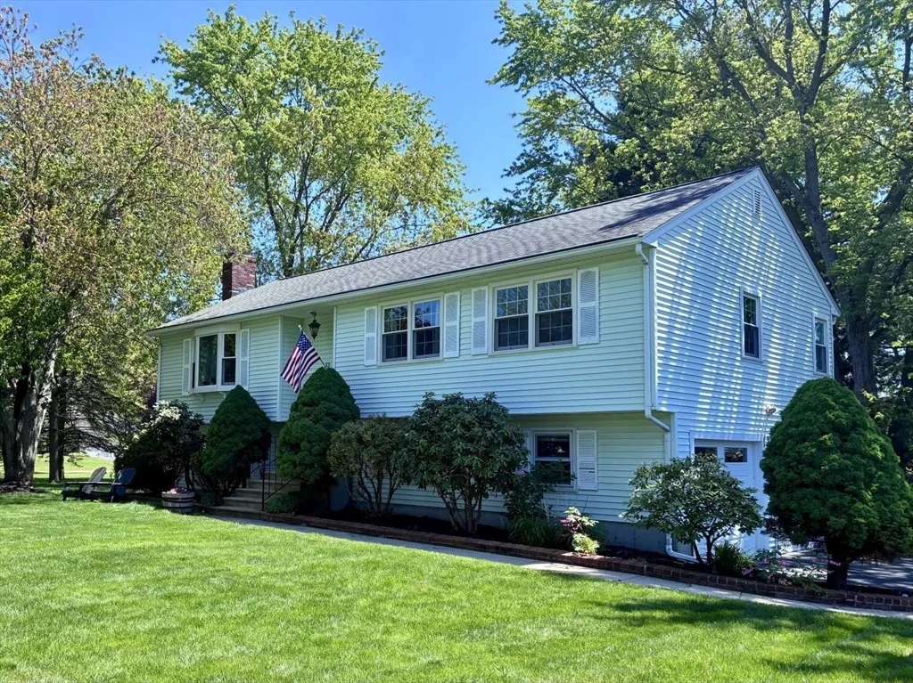 Photo of 33 Tomahawk Dr.