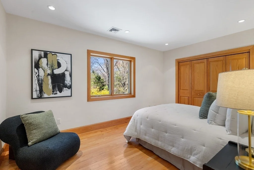 Photo of 16 Solomon Pierce Rd