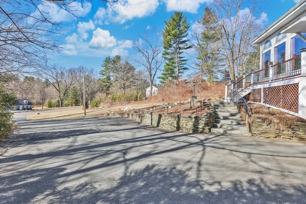 Photo of 19 Simmons Brook Dr