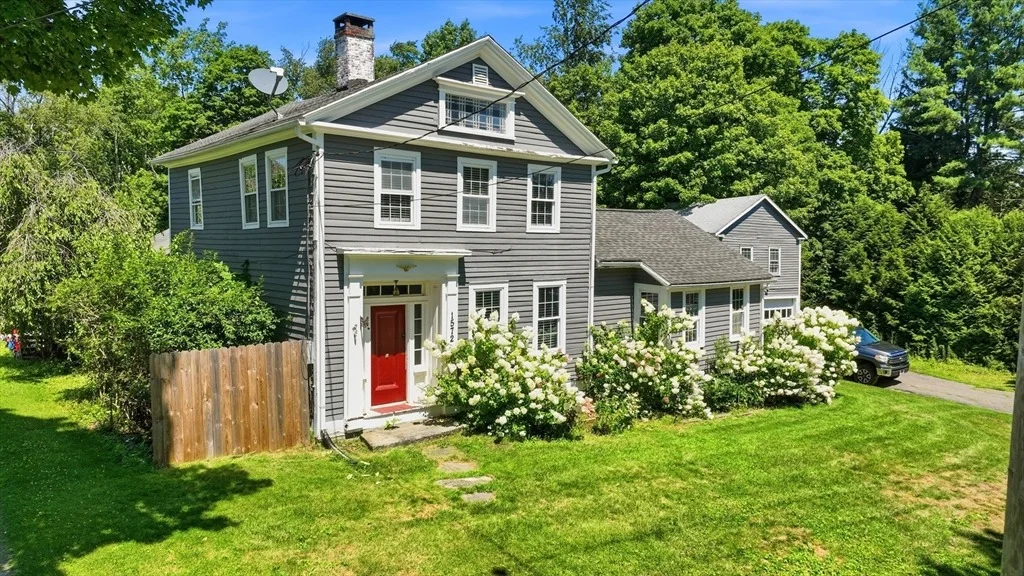 Photo of 1572 Main Rd