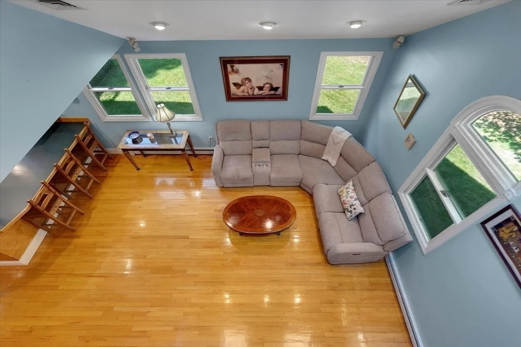 Photo of 290 Mendell Rd