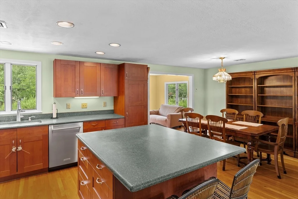 Photo of 9 Brentwood Dr