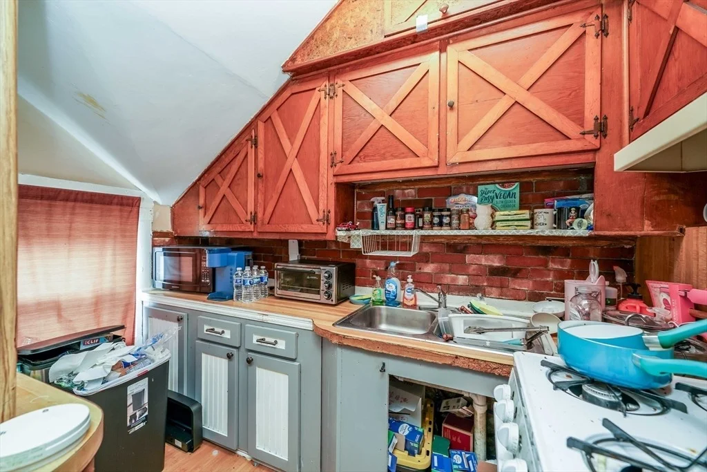 Photo of 111 Buffinton St