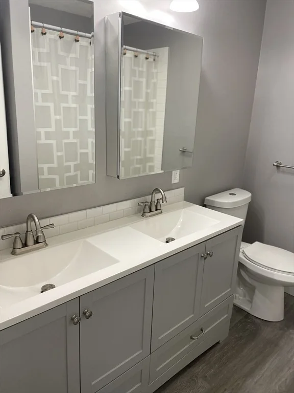 Photo of Unit 705 at 31 Blithewood Avenue