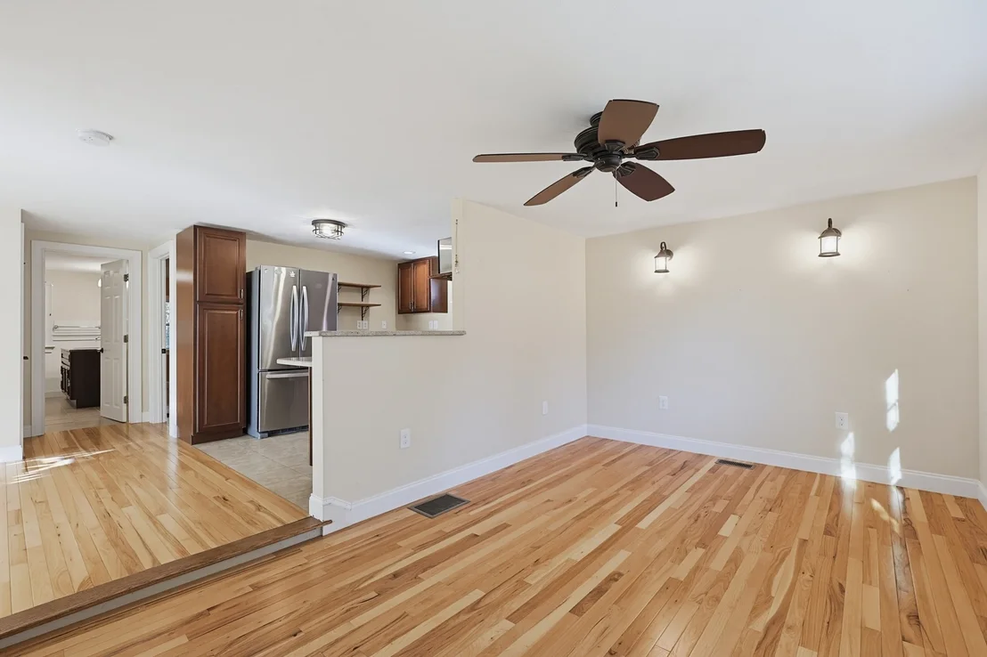 Photo of 116 Lakeshore Dr