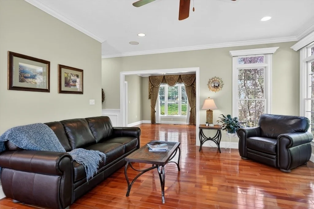 Photo of 18 Manchester Dr