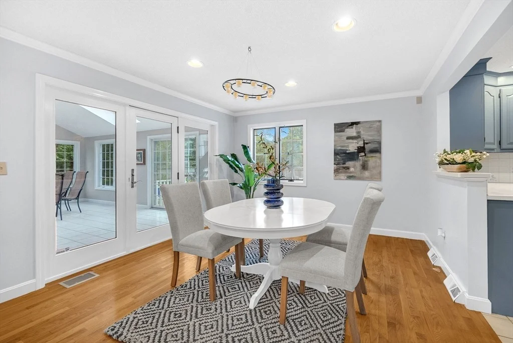 Photo of 4 Meadow Dr