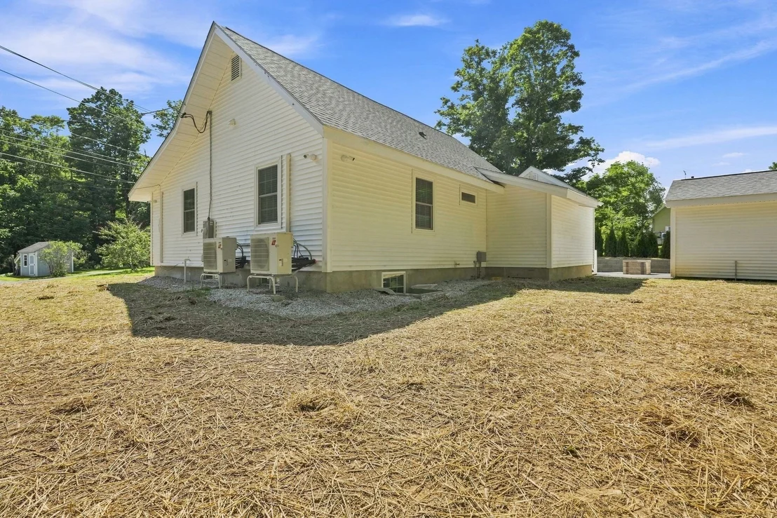 Photo of 204 River Dr