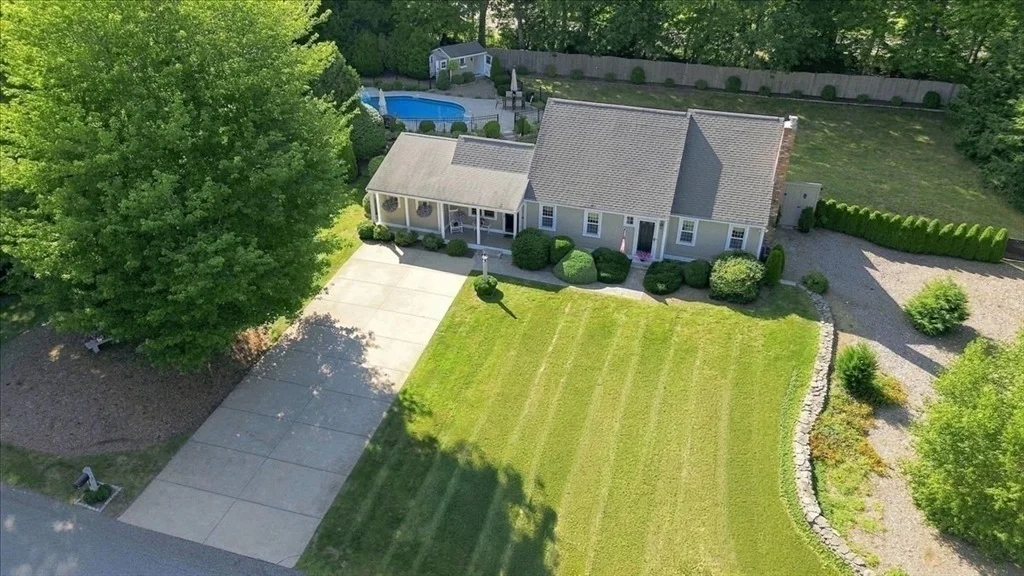 Photo of 3 Copper Beech Dr