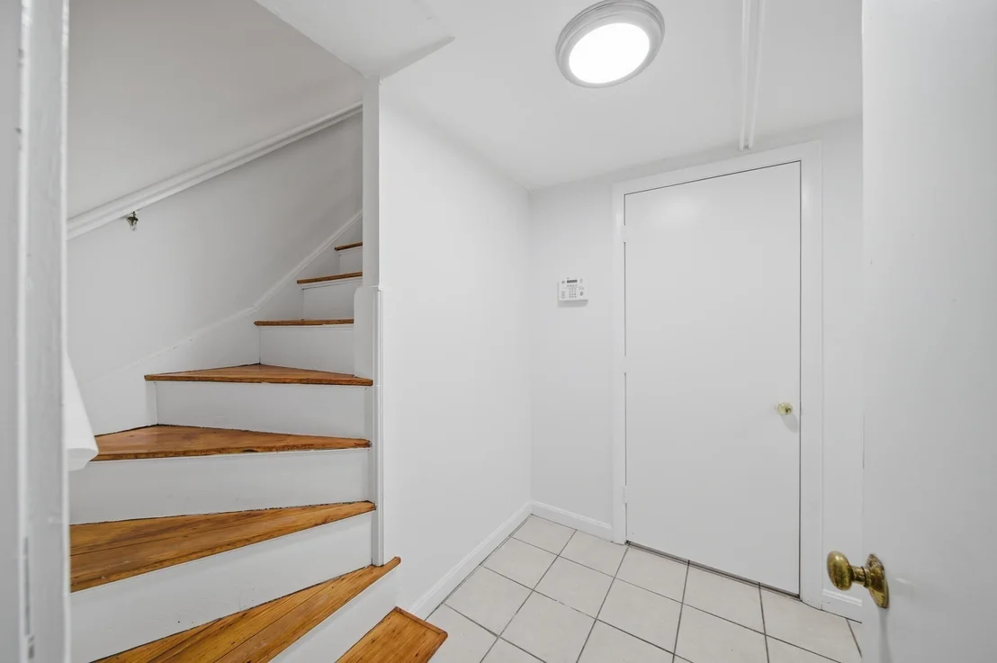 Photo of 18 Travis Dr