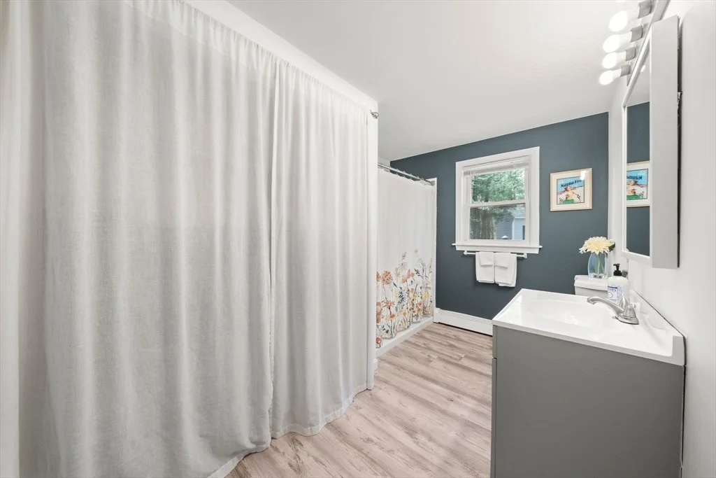 Photo of 25 Moon Compass Ln