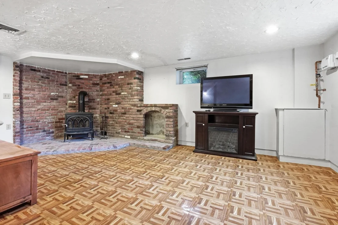 Photo of 4 Orchard Dr