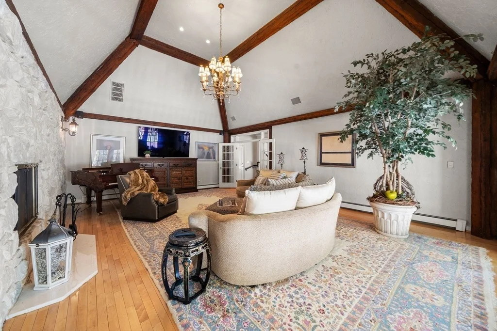 Photo of 286 Mayflower Cir