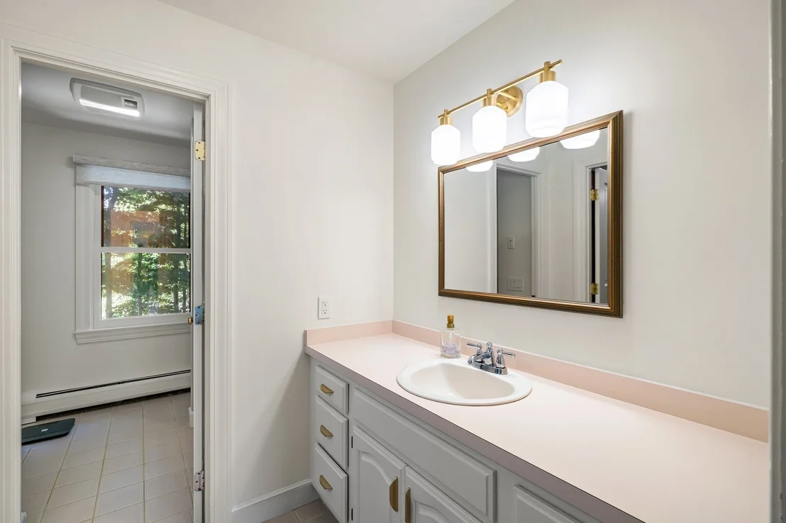 Photo of 6 Lexington Cir