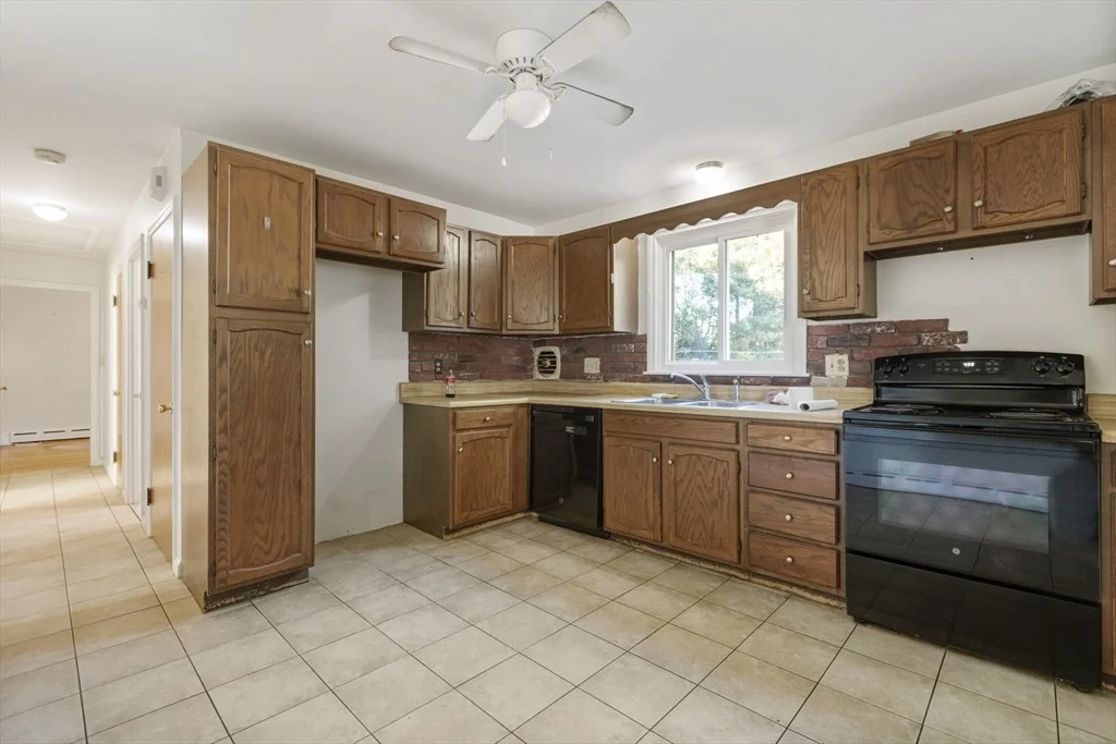 Photo of 150 Gilbert St