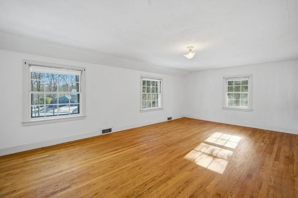 Photo of 46 Puritan Cir