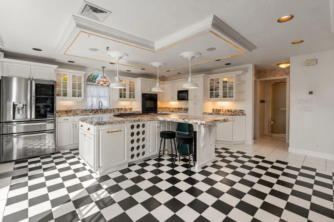 Photo of 125 Edgewater Drive