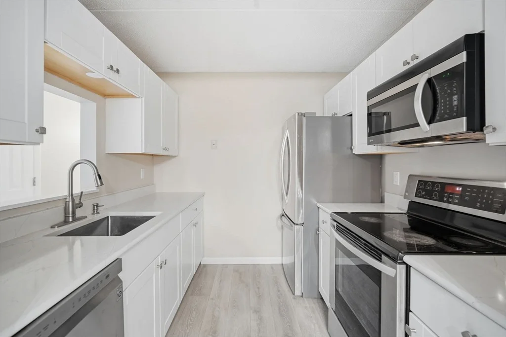 Photo of Unit B at 34 Maple Crest Cir