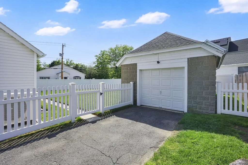 Photo of 7 Maple St