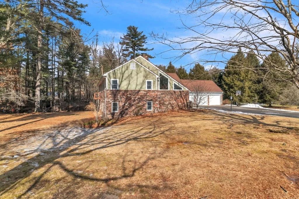 Photo of 11 Bonair Dr