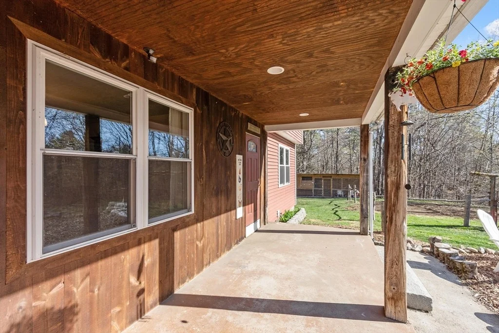 Photo of 885 Royalston