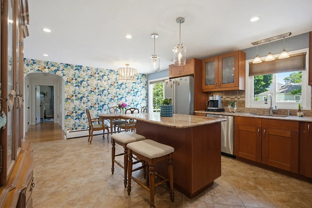 Photo of 377 Kenyon  Ave