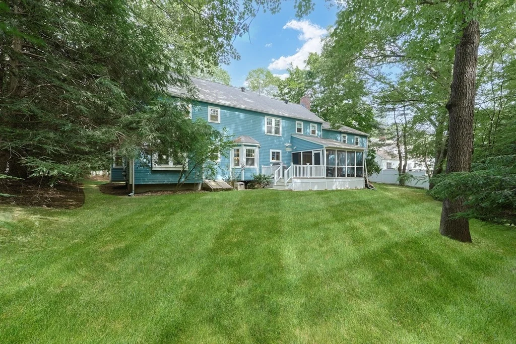 Photo of 233 Willowgate Rise