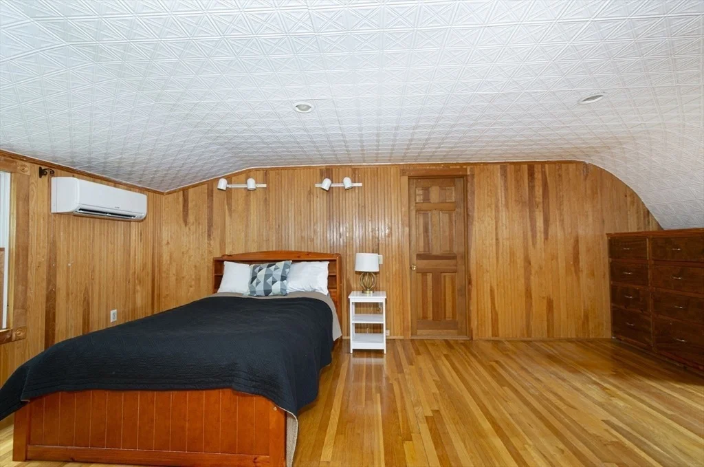 Photo of 18 Crestview Dr