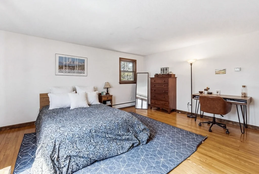 Photo of 1360 Bay Road