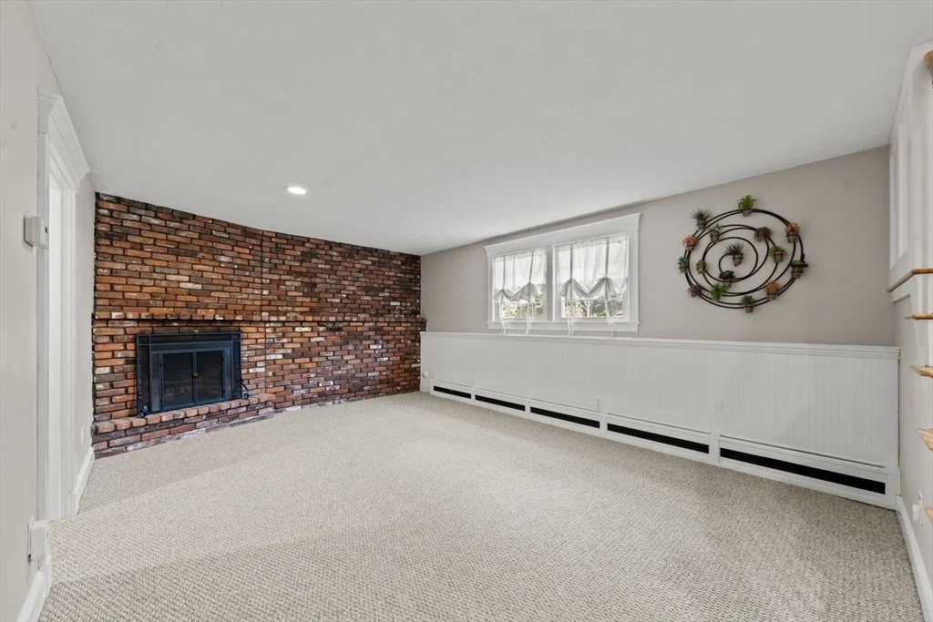 Photo of 75 Whitehall Ln